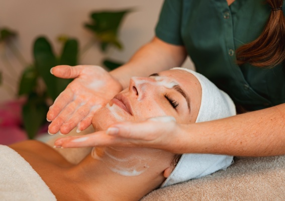 Présentation soin du visage à domicile